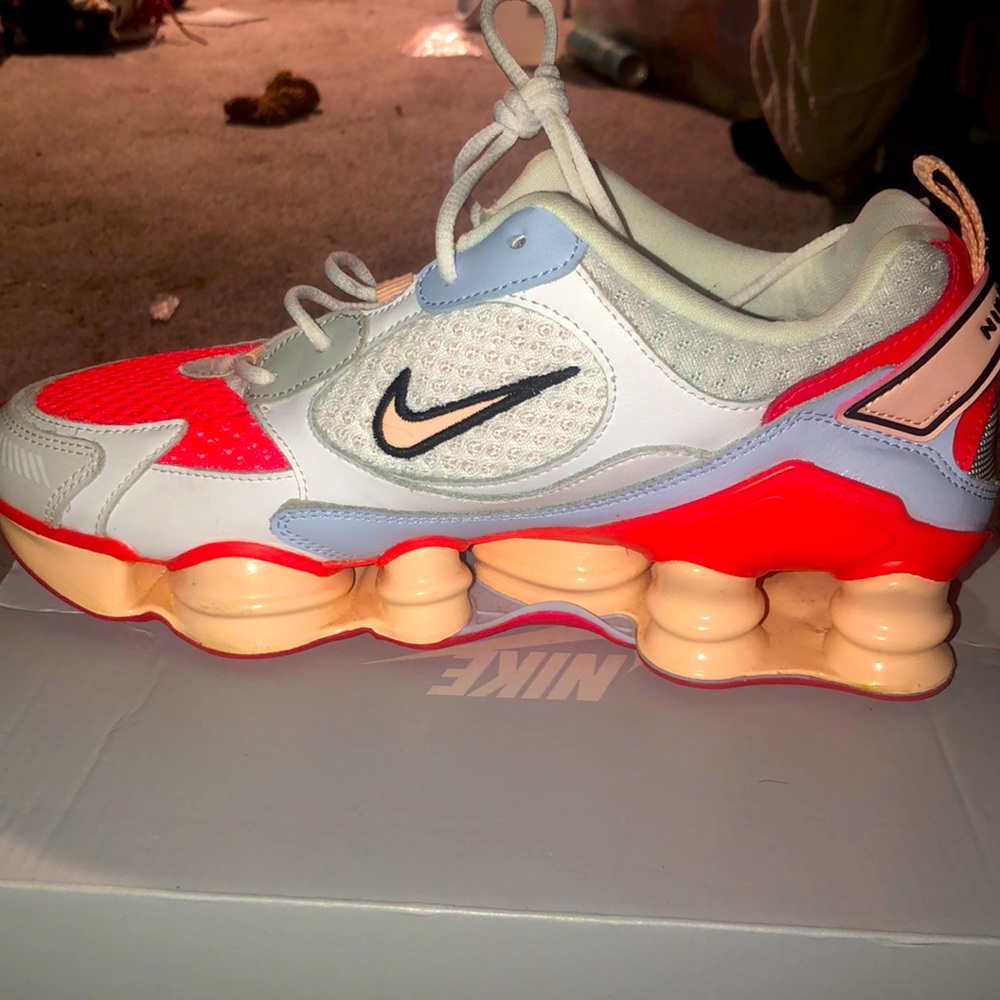 Nike shox size 7.5 in women’s